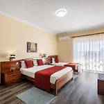 Colmeia 3* Monte Real