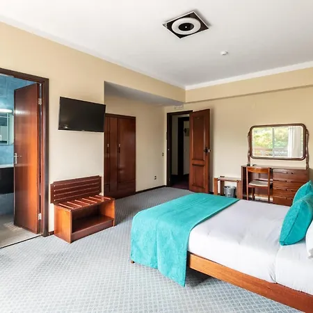 Colmeia 3* Монте-Реал