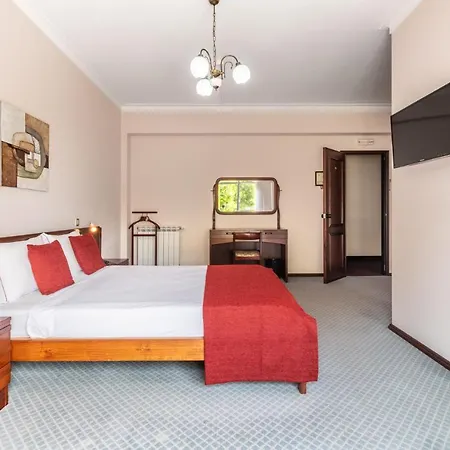 Colmeia 3* Монте-Реал