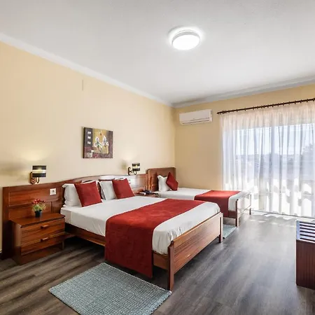 Colmeia 3* Монте-Реал