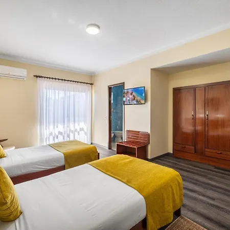 Colmeia 3* Monte Real