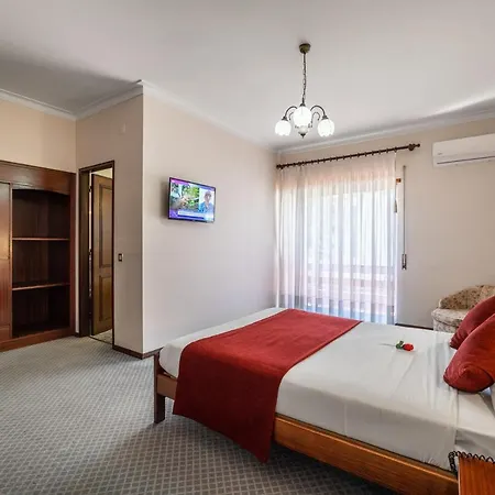 Отель Colmeia Монте-Реал