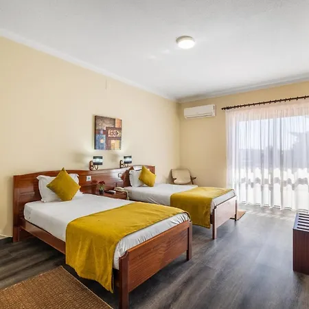 Colmeia 3* Монте-Реал