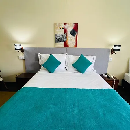 Colmeia Otel Monte Real