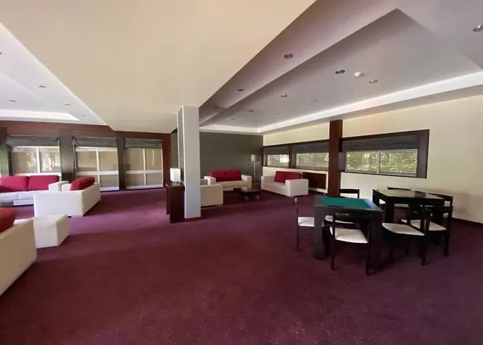 Отель Colmeia Монте-Реал