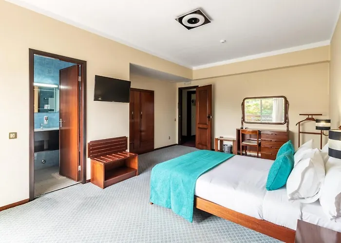 Colmeia 3* Монте-Реал