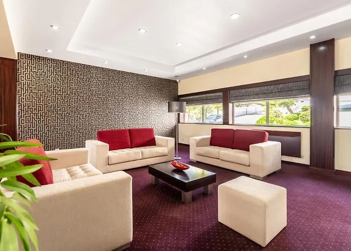 Отель Colmeia Монте-Реал