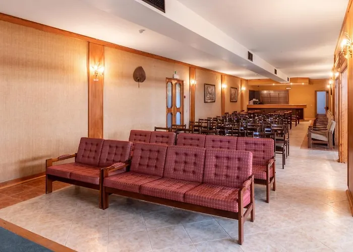 Отель Colmeia Монте-Реал