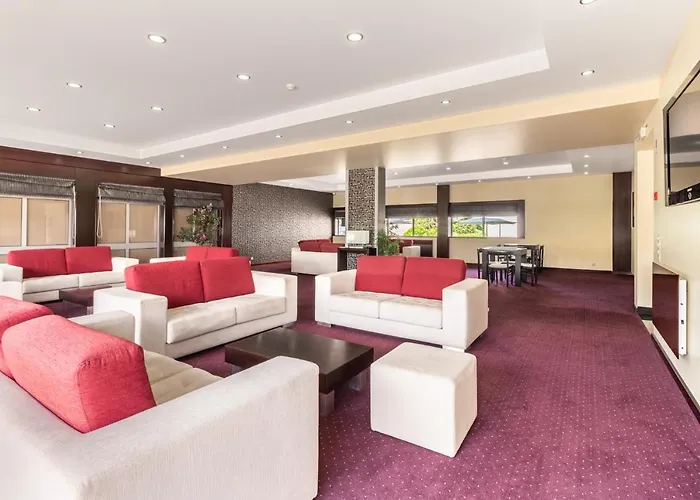 Отель Colmeia Монте-Реал