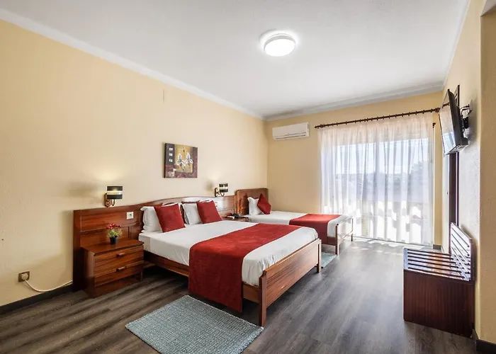 Colmeia 3* Монте-Реал