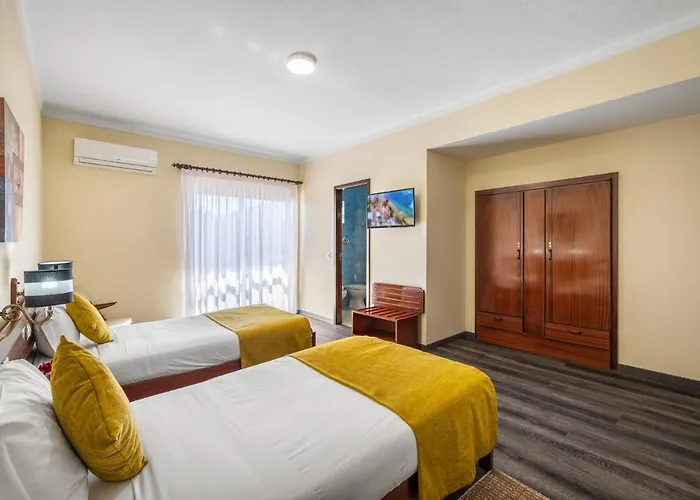 Colmeia 3* Монте-Реал