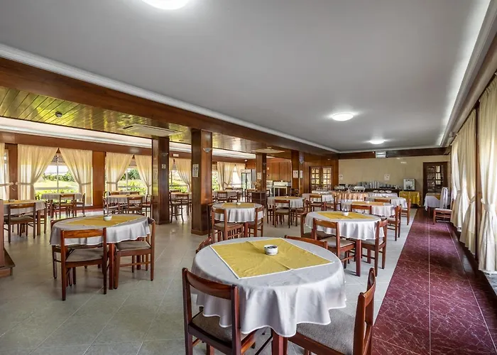 Отель Colmeia Монте-Реал