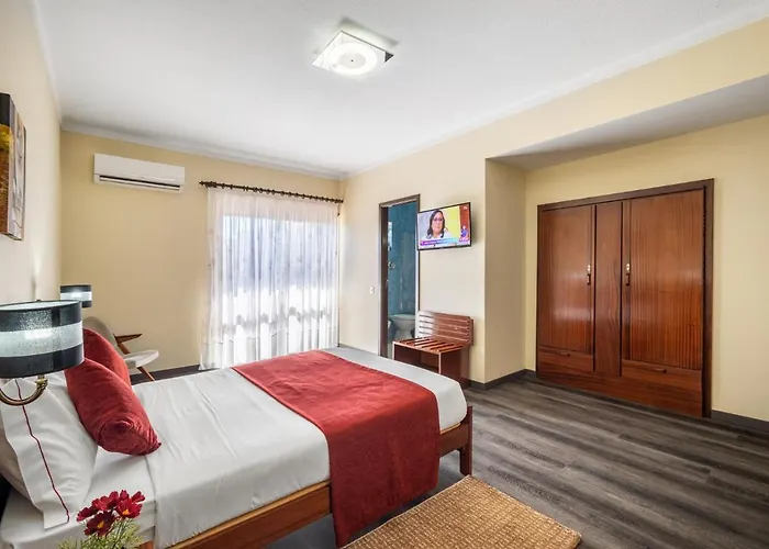 Отель Colmeia 3*