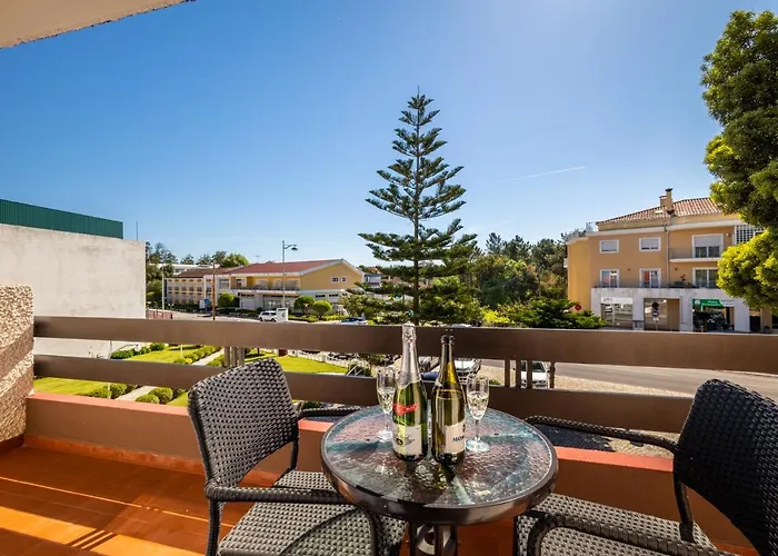 Отель Colmeia Монте-Реал