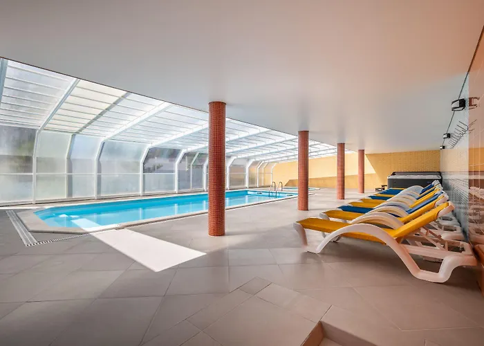 Отель Colmeia Монте-Реал