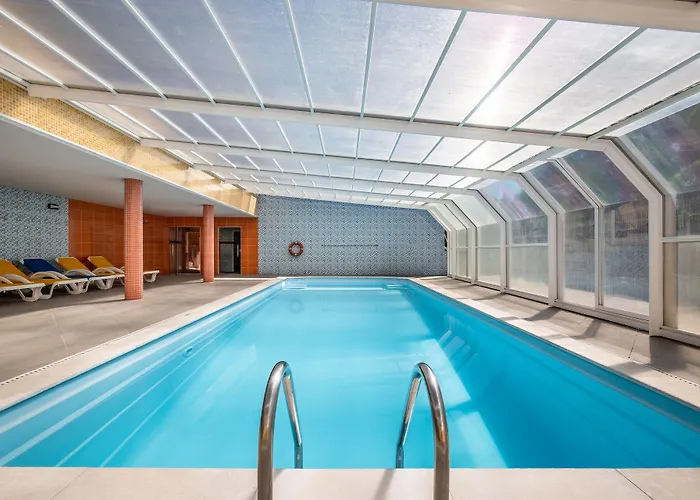 Отель Colmeia Монте-Реал