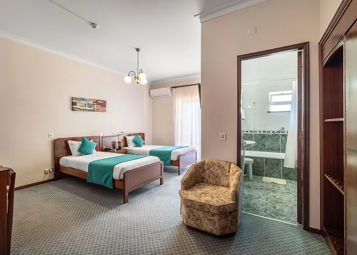 Colmeia 3* Монте-Реал