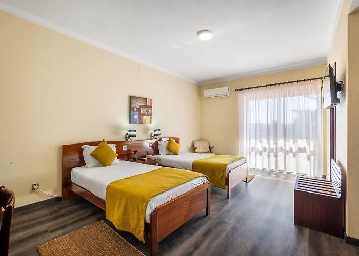 Отель Colmeia 3*